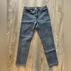 29” Levi’s wedgie. Cropped 27.5” inseam. Faded grey. Stretch.